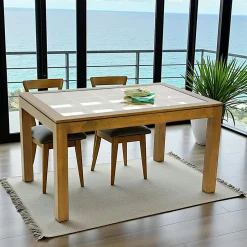 Helena Tables À Manger En Bois|Tables À Manger Rectangulaires|Table de repas rectangle Hévéa avec plateau verre posé sur quadrillage bois 138,5x89,5x76cm